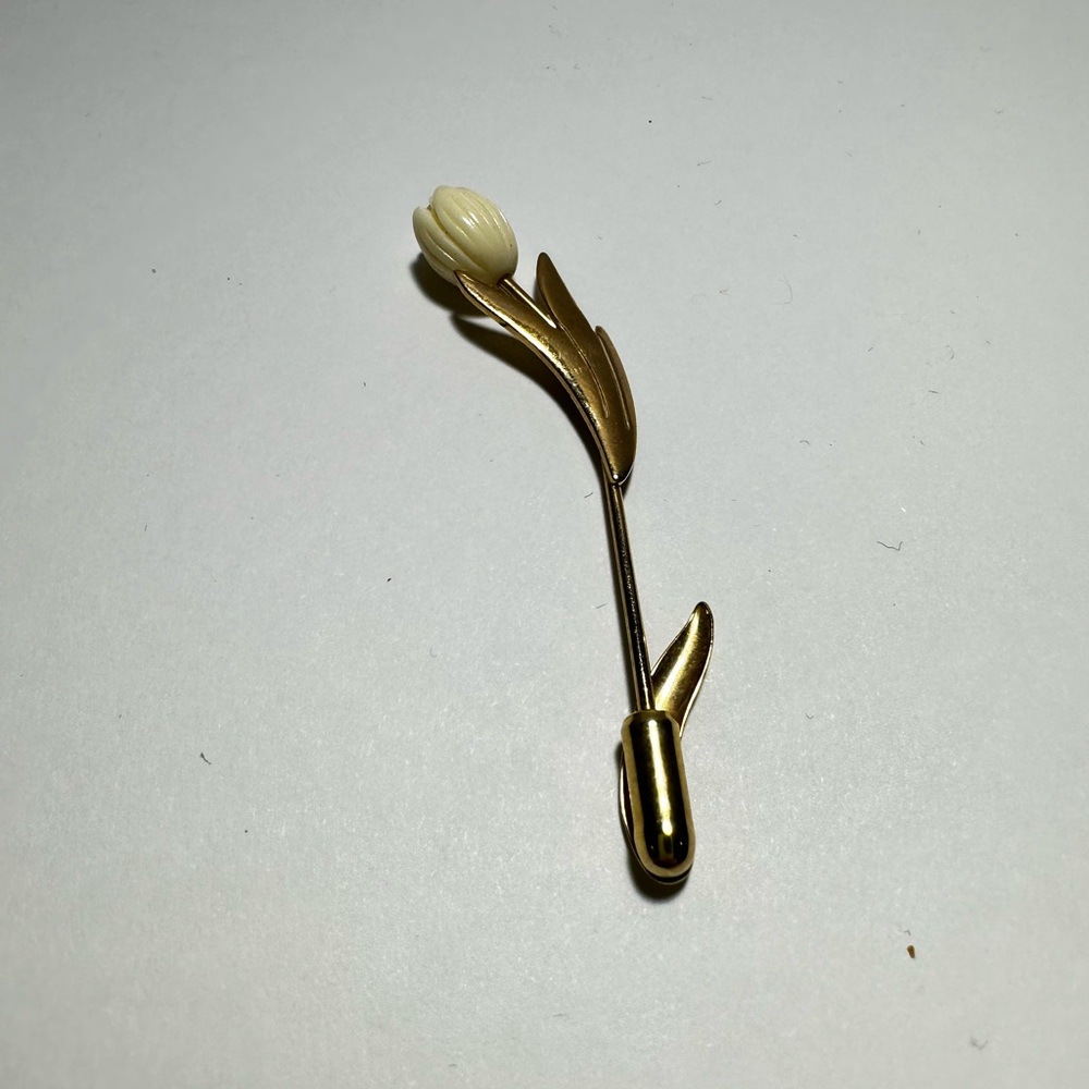 Tulip brooch